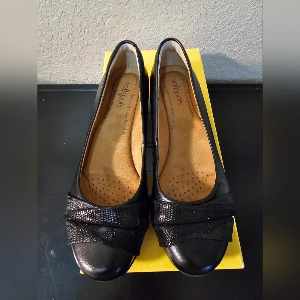 Softspots Black Women's Flats - Picture 1 of 5